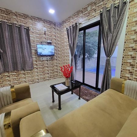 The Perfect Stays Para Disco Big Pool Cricket Turf Villa Lonavala Exterior foto