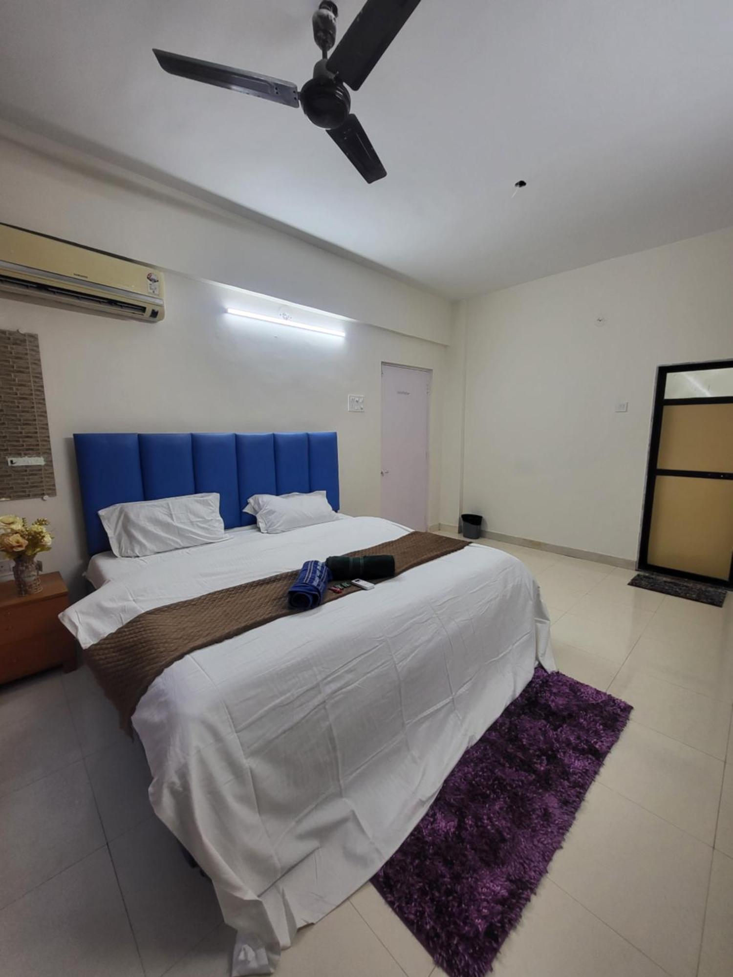 The Perfect Stays Para Disco Big Pool Cricket Turf Villa Lonavala Exterior foto