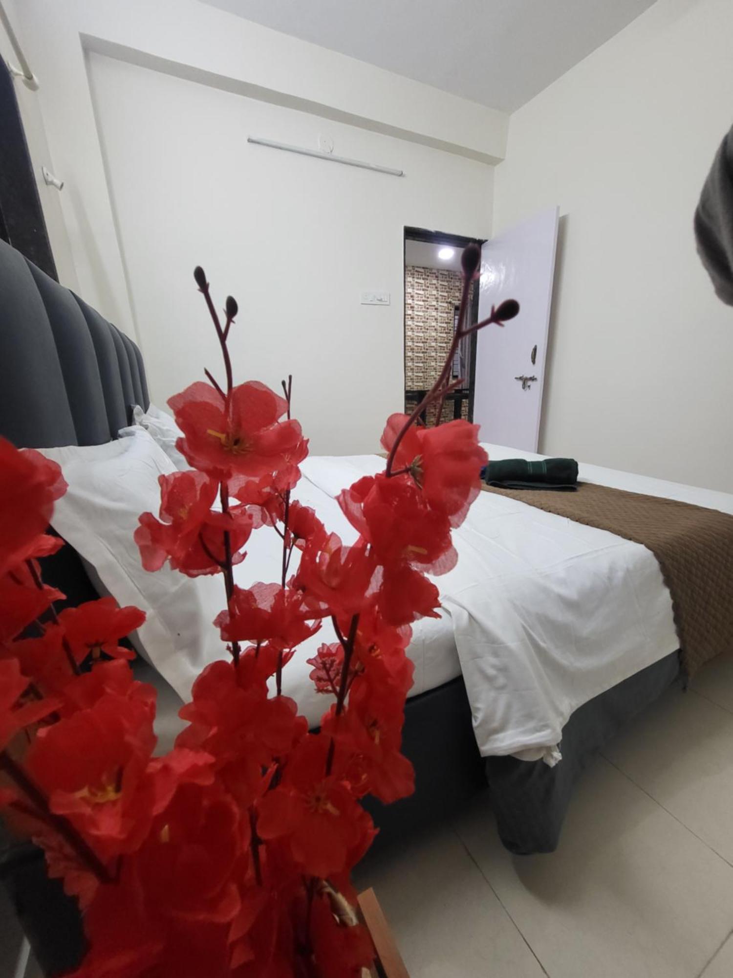 The Perfect Stays Para Disco Big Pool Cricket Turf Villa Lonavala Exterior foto