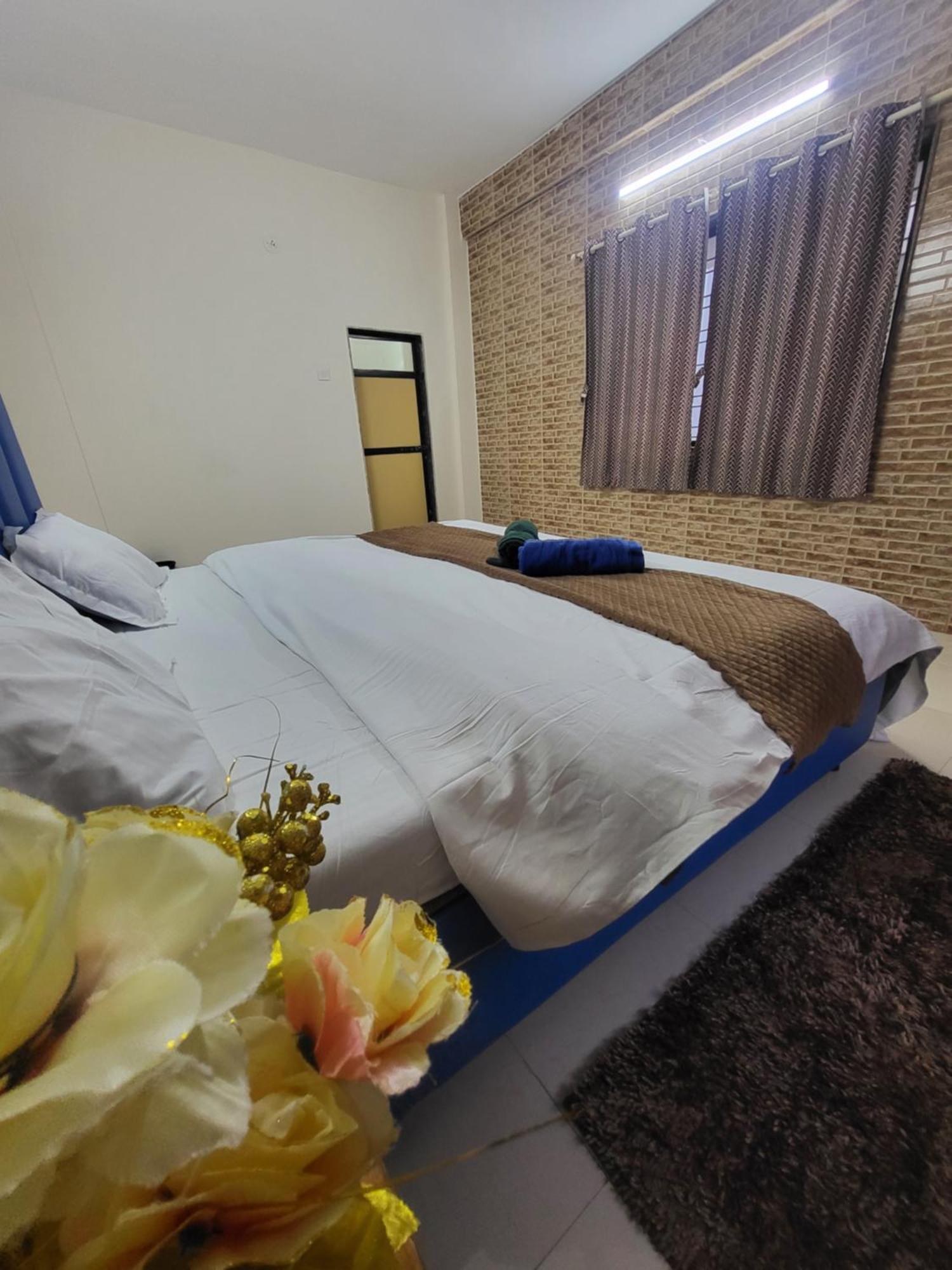 The Perfect Stays Para Disco Big Pool Cricket Turf Villa Lonavala Exterior foto