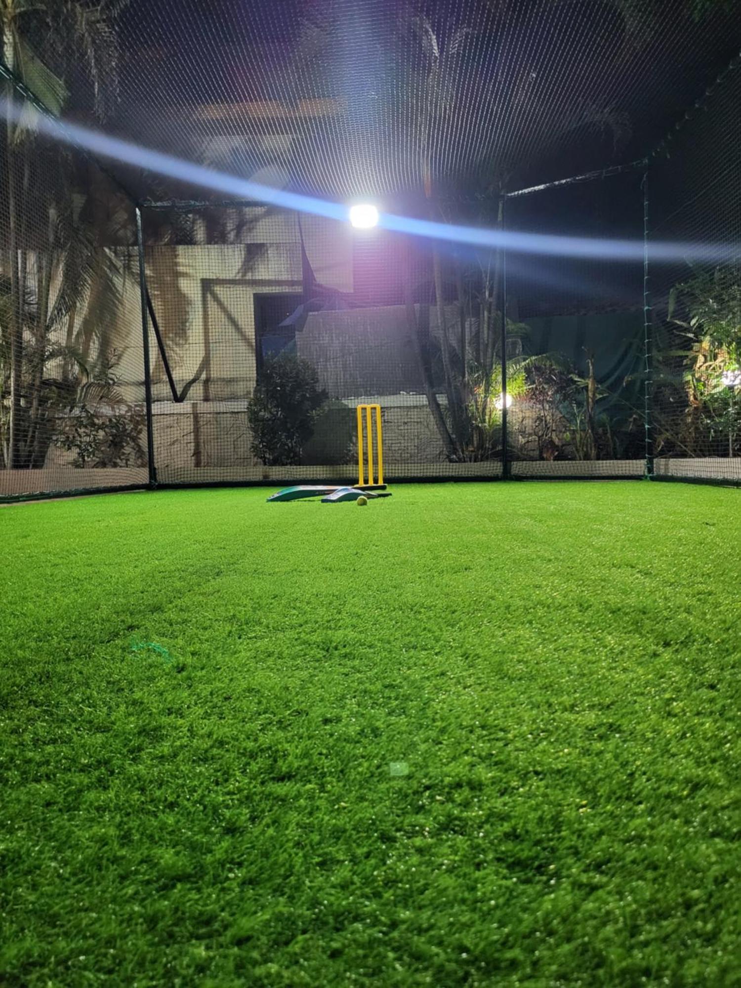 The Perfect Stays Para Disco Big Pool Cricket Turf Villa Lonavala Exterior foto