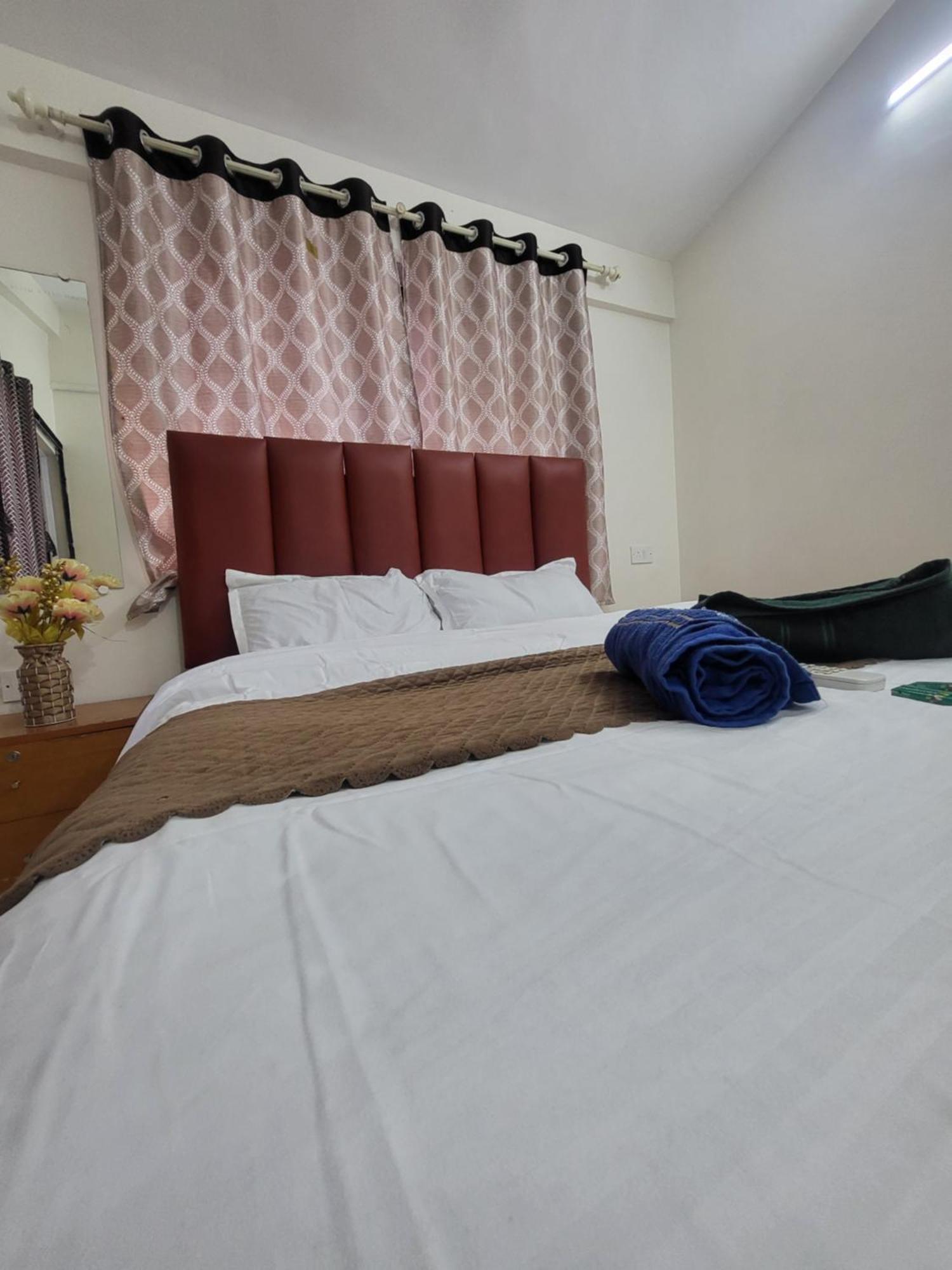 The Perfect Stays Para Disco Big Pool Cricket Turf Villa Lonavala Exterior foto