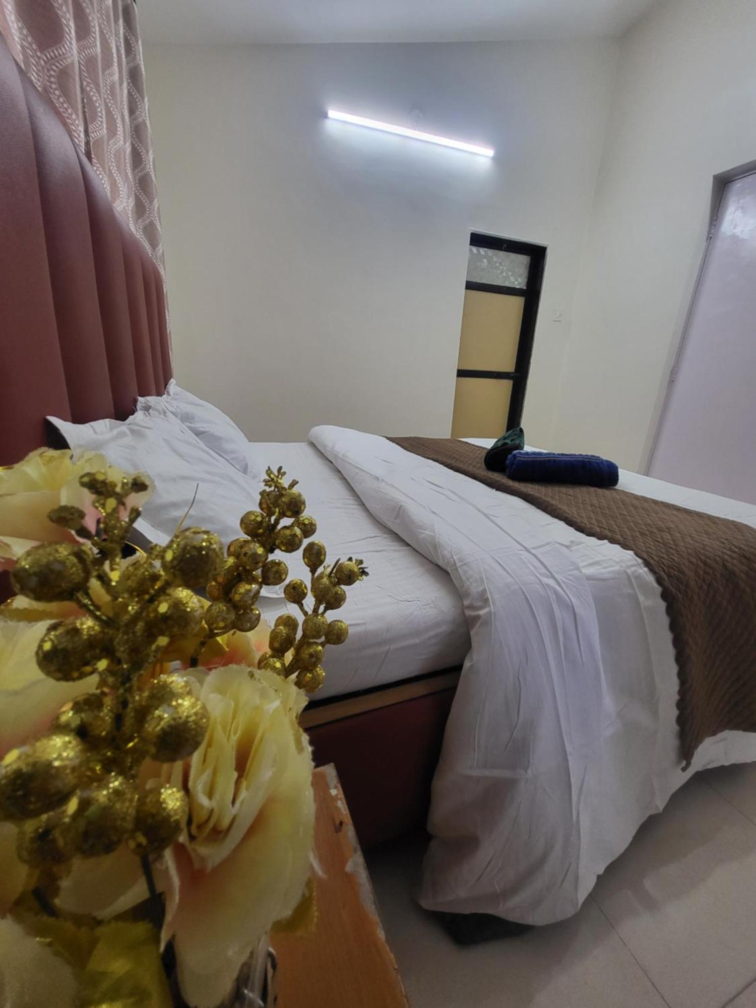 The Perfect Stays Para Disco Big Pool Cricket Turf Villa Lonavala Exterior foto