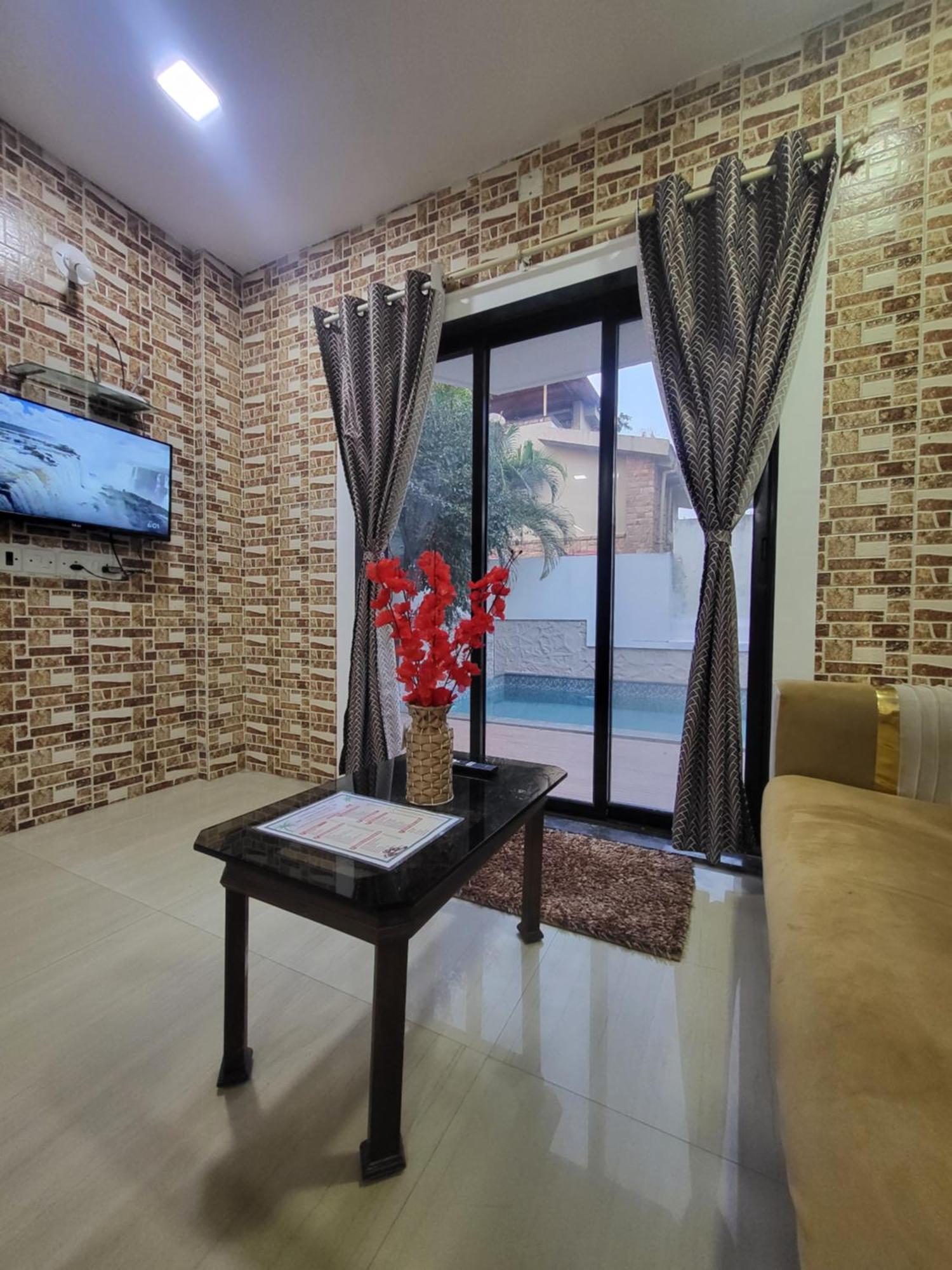 The Perfect Stays Para Disco Big Pool Cricket Turf Villa Lonavala Exterior foto