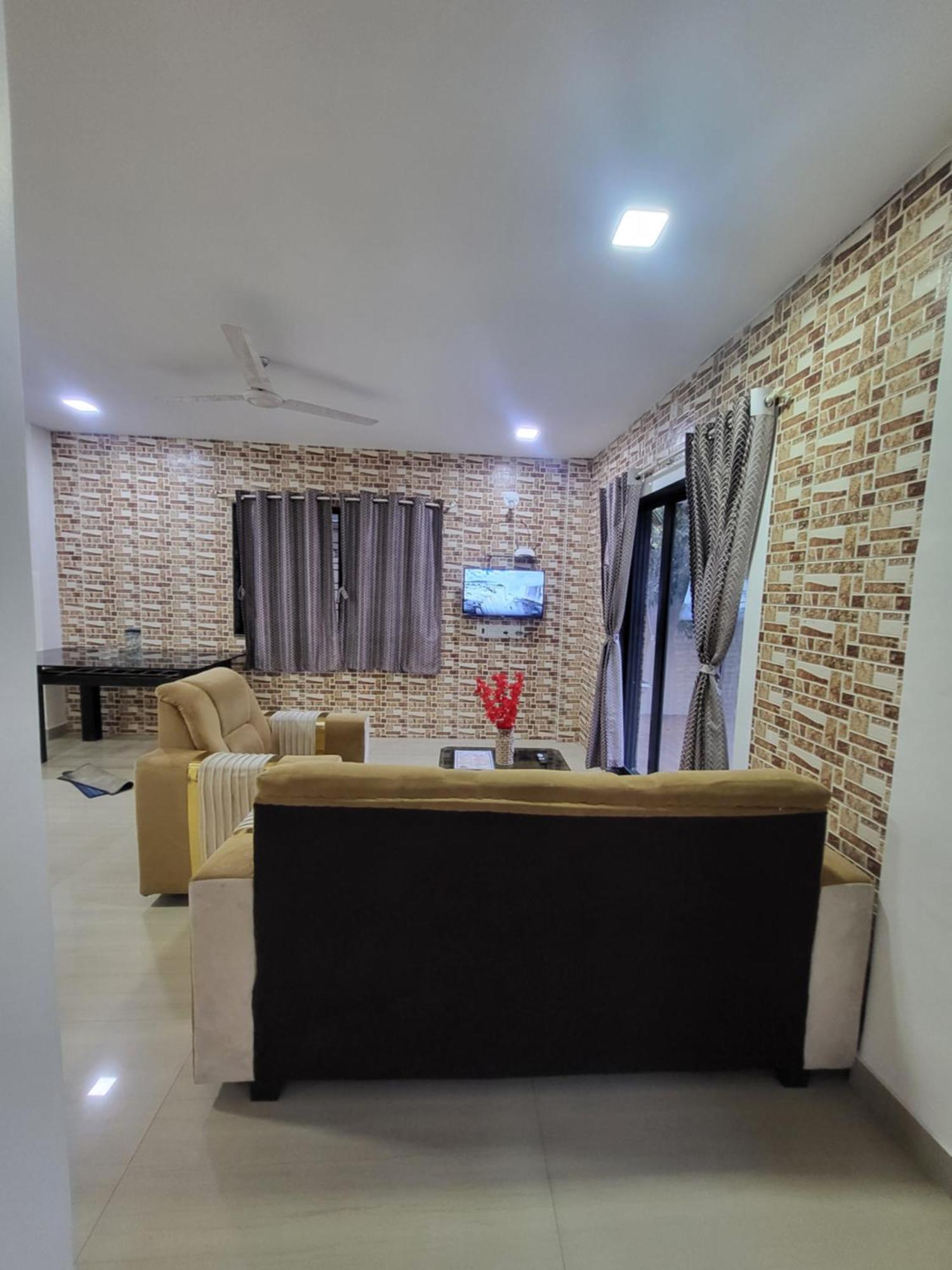 The Perfect Stays Para Disco Big Pool Cricket Turf Villa Lonavala Exterior foto