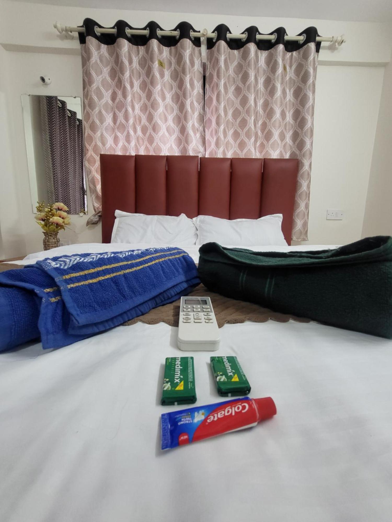 The Perfect Stays Para Disco Big Pool Cricket Turf Villa Lonavala Exterior foto