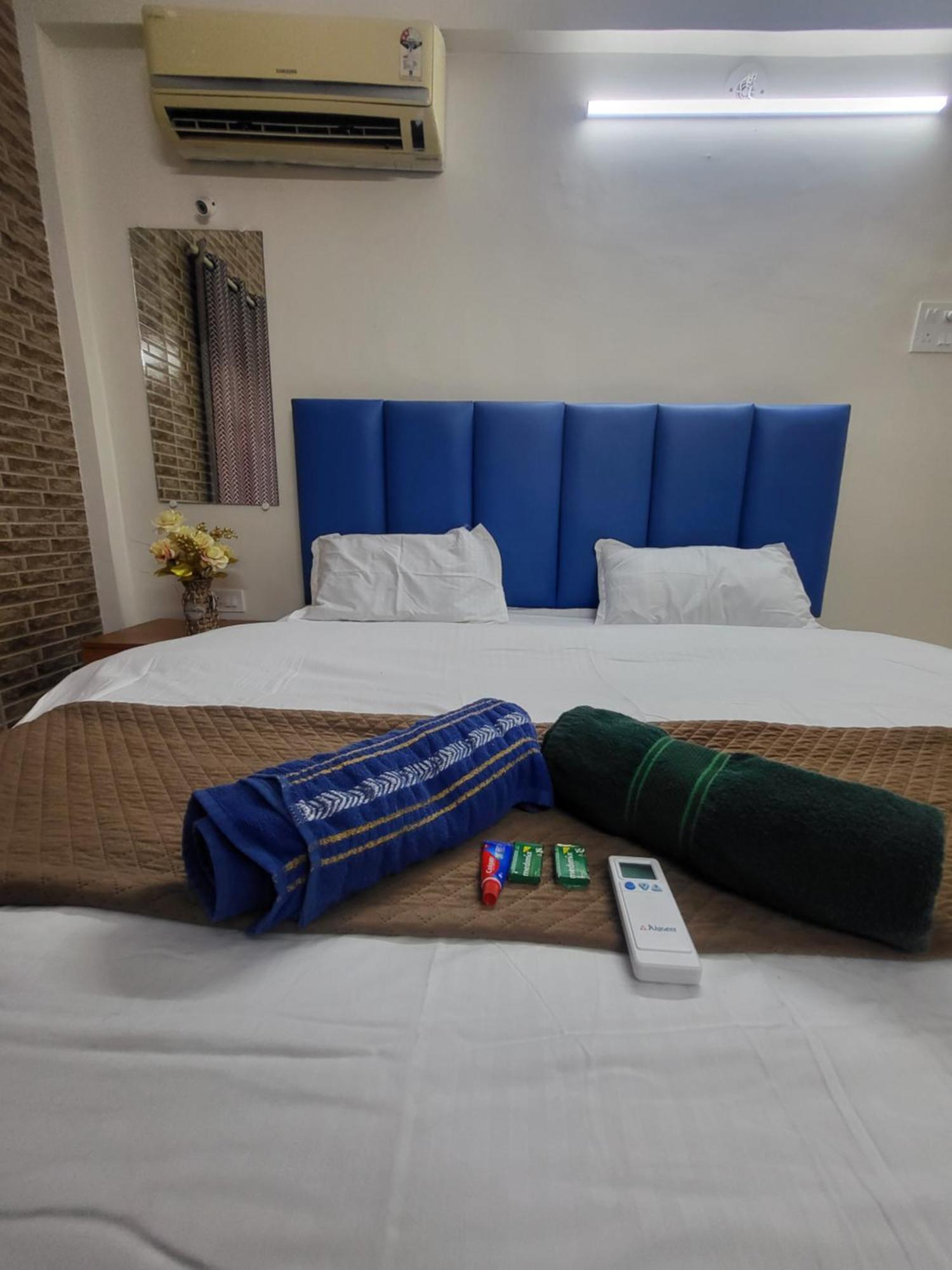 The Perfect Stays Para Disco Big Pool Cricket Turf Villa Lonavala Exterior foto
